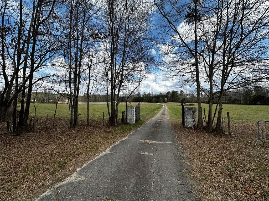 4 bedroom, 4 bathroom single family residence sold at 2633 Locust Grove Road, Griffin, GA 30223