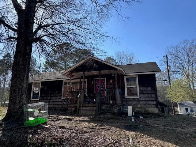 3 bedroom, 1 bathroom single family residence sold at 6 W Point Drive, Lindale, GA 30147