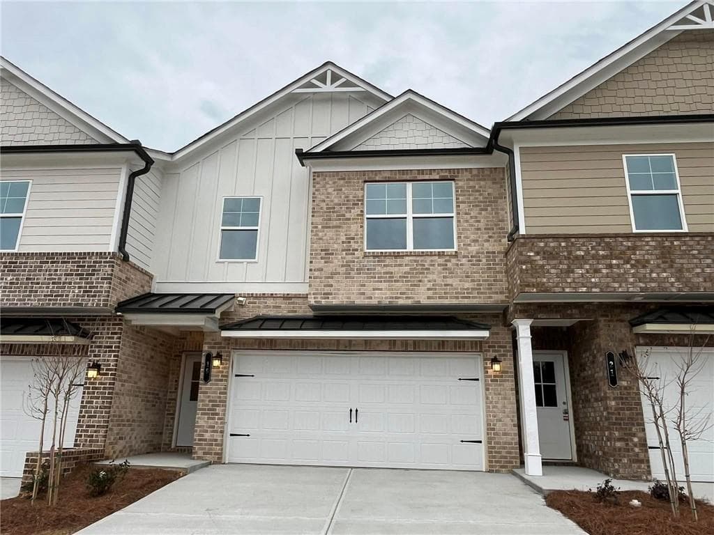 3 bedroom, 3 bathroom, 1,943 sq ft townhouse for sale at 15 Creekside Commons Drive, Hoschton, GA 30548