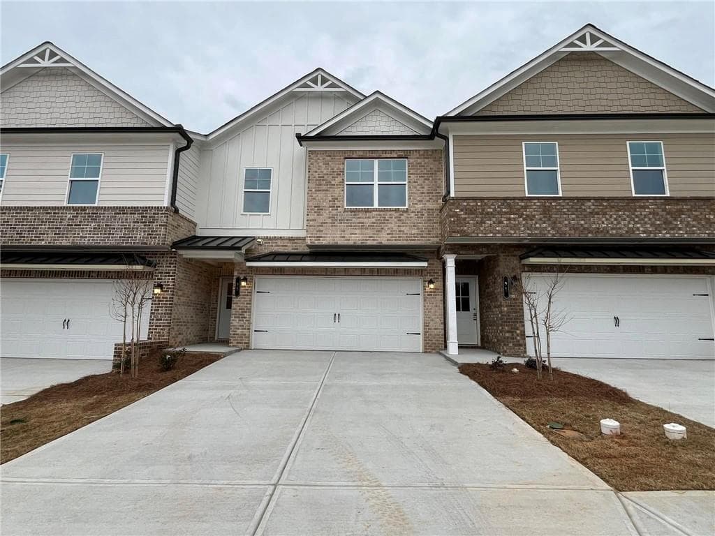 3 bedroom, 3 bathroom, 1,943 sq ft townhouse for sale at 15 Creekside Commons Drive, Hoschton, GA 30548 — photo 2