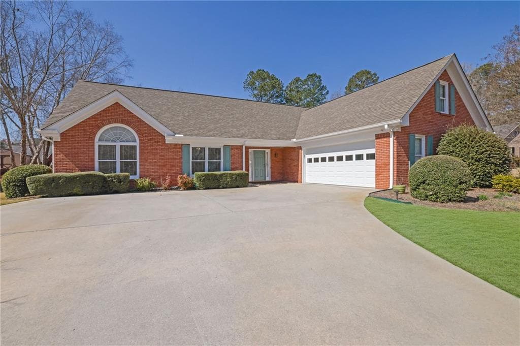 3 bedroom, 2 bathroom single family residence sold at 223 Ivy Creek Drive, Loganville, GA 30052