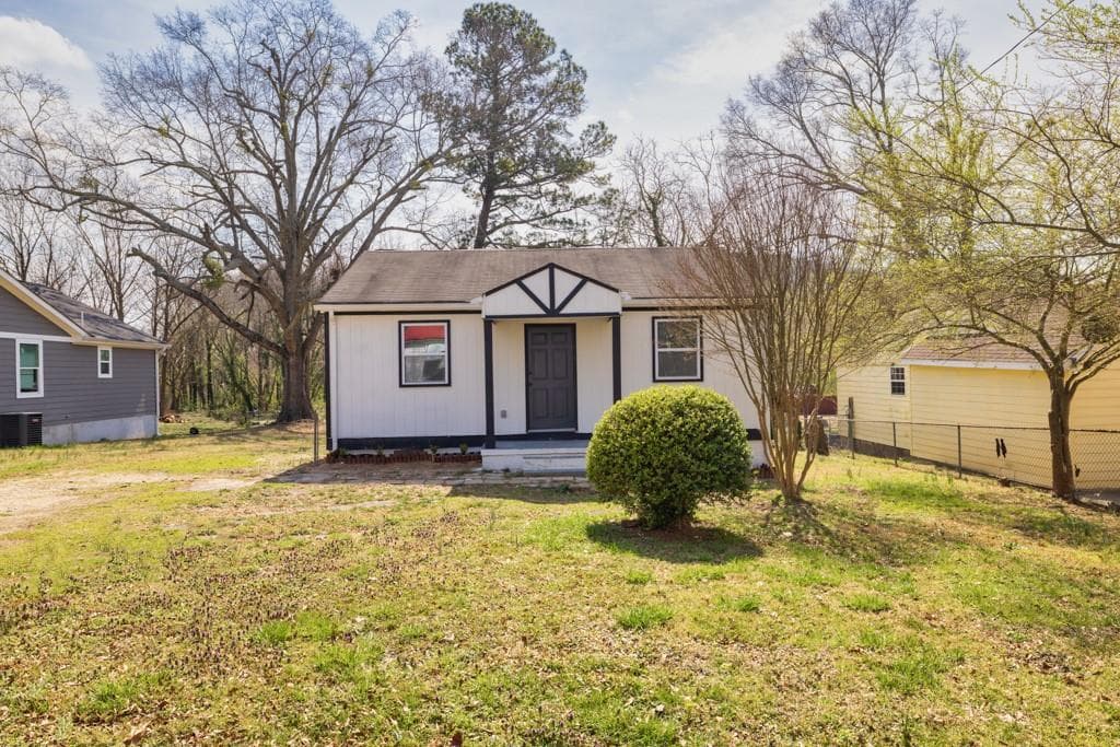 2 bedroom, 1 bathroom, 752 sq ft single family residence sold at 1263 Swann Drive, Gainesville, GA 30501