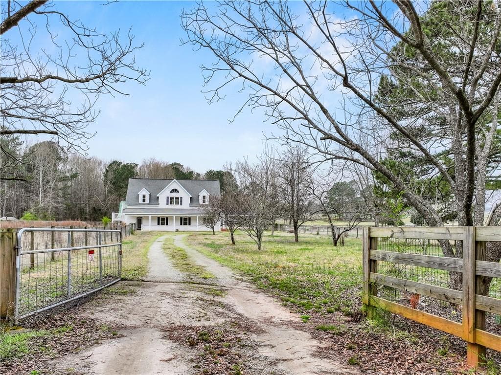 2 bedroom, 2 bathroom, 2,352 sq ft single family residence sold at 3121 Cox Cemetery Road, Social Circle, GA 30025