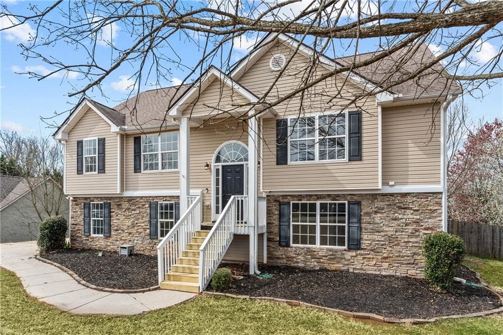 5 bedroom, 3 bathroom single family residence sold at 64 Bedford Falls Court, Jefferson, GA 30549