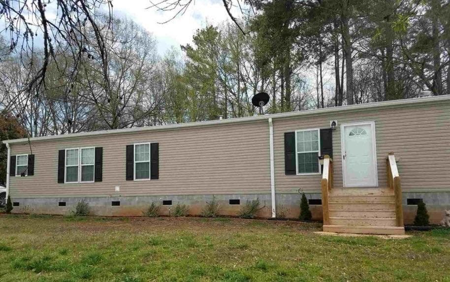 3 bedroom, 2 bathroom single family residence sold at 17 Wildflower Cove, Carrollton, GA 30116