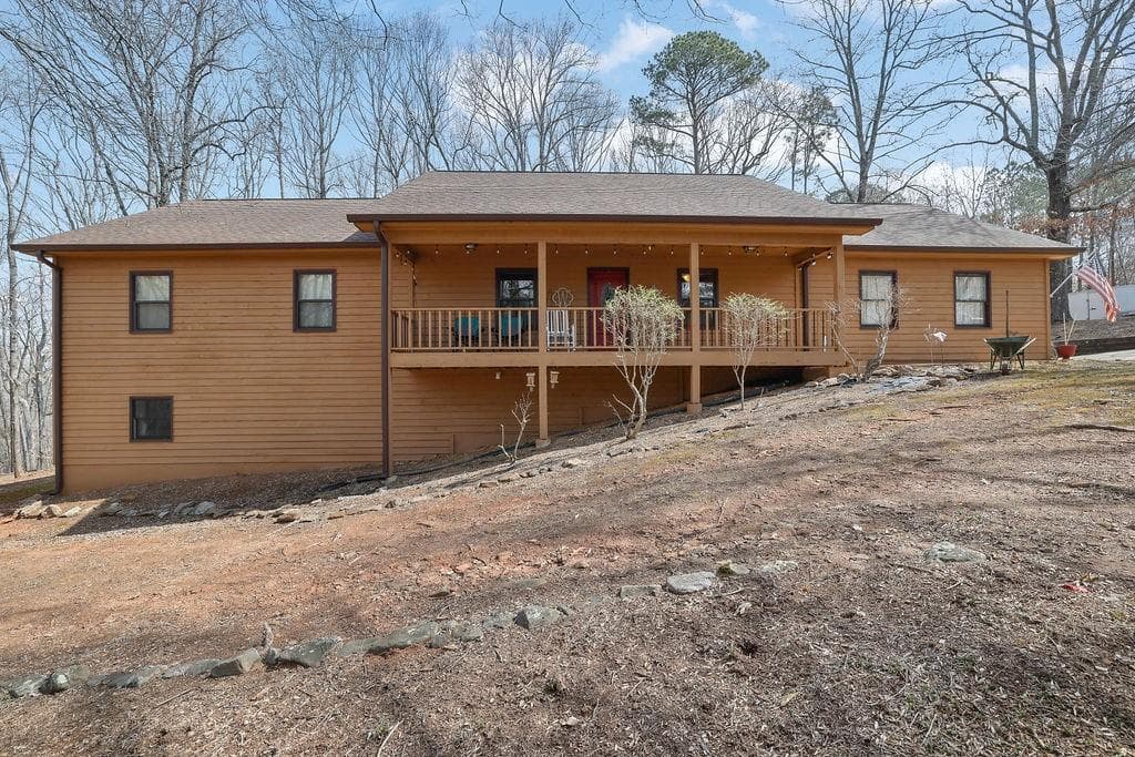 4 bedroom, 3 bathroom single family residence sold at 8885 Knoll Drive, Gainesville, GA 30506