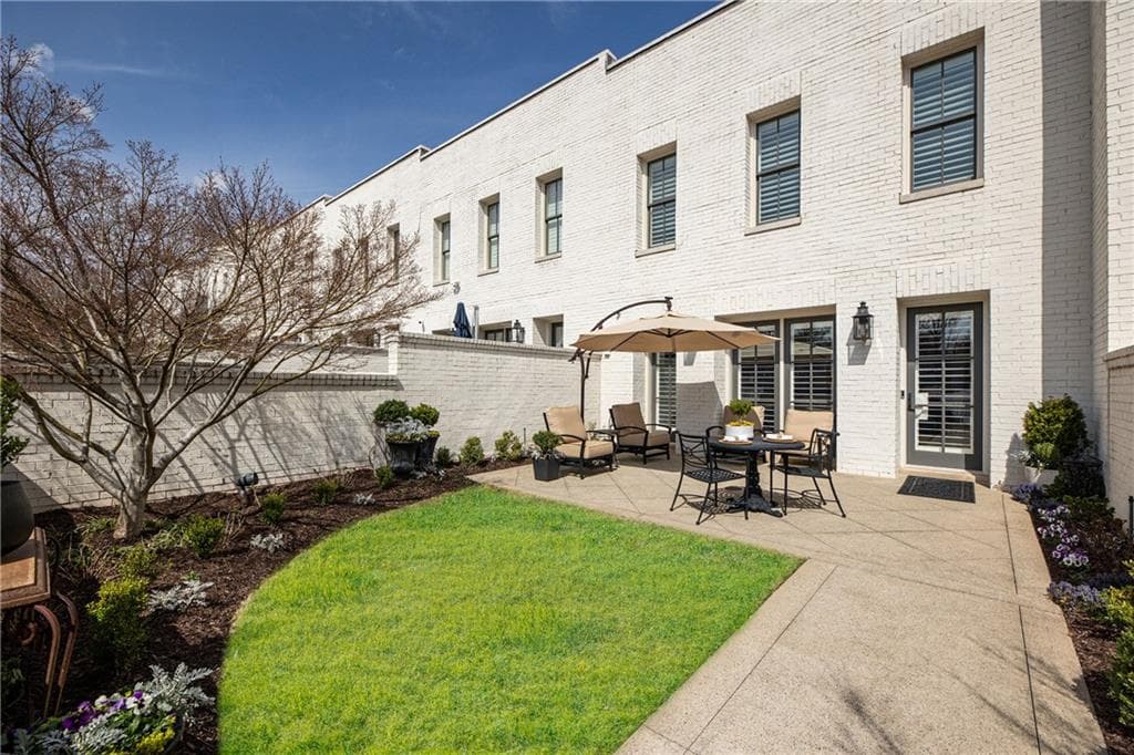 3 bedroom, 4 bathroom townhouse sold at 331 S Esplanade, Alpharetta, GA 30009