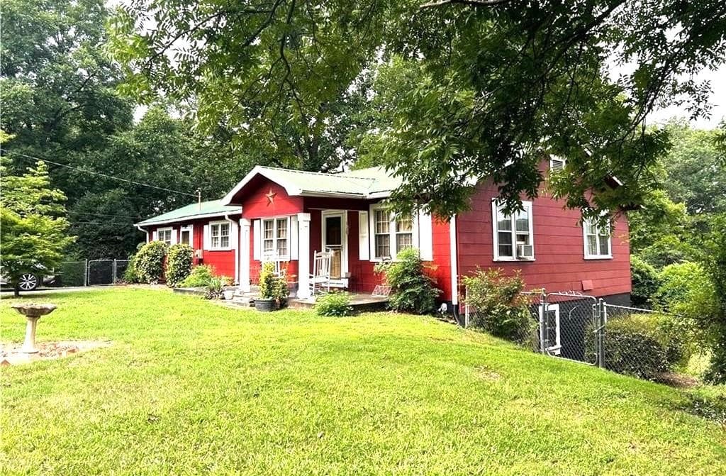 3 bedroom, 3 bathroom single family residence sold at 0318 Tennessee Street, Fairmount, GA 30139