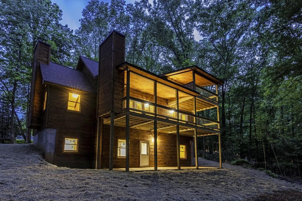 3 bedroom, 4 bathroom single family residence sold at 64 Windy Valley Lane, Blue Ridge, GA 30513