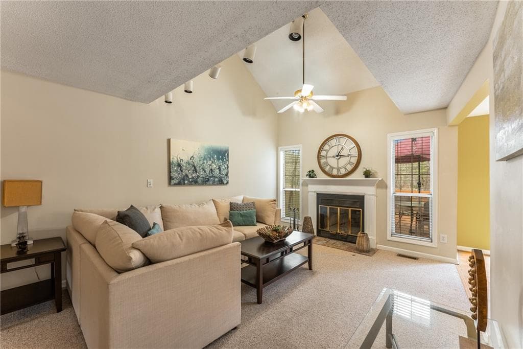 2 bedroom, 3 bathroom townhouse sold at 917 Edgewater Circle, Marietta, GA 30062
