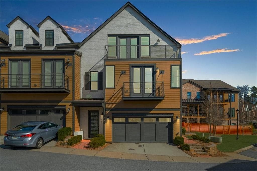 4 bedroom, 5 bathroom townhouse sold at 551 Verismo Way, Alpharetta, GA 30009