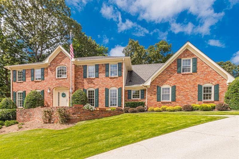 4 bedroom, 5 bathroom single family residence sold at 5581 Stapleton Drive, Dunwoody, GA 30338