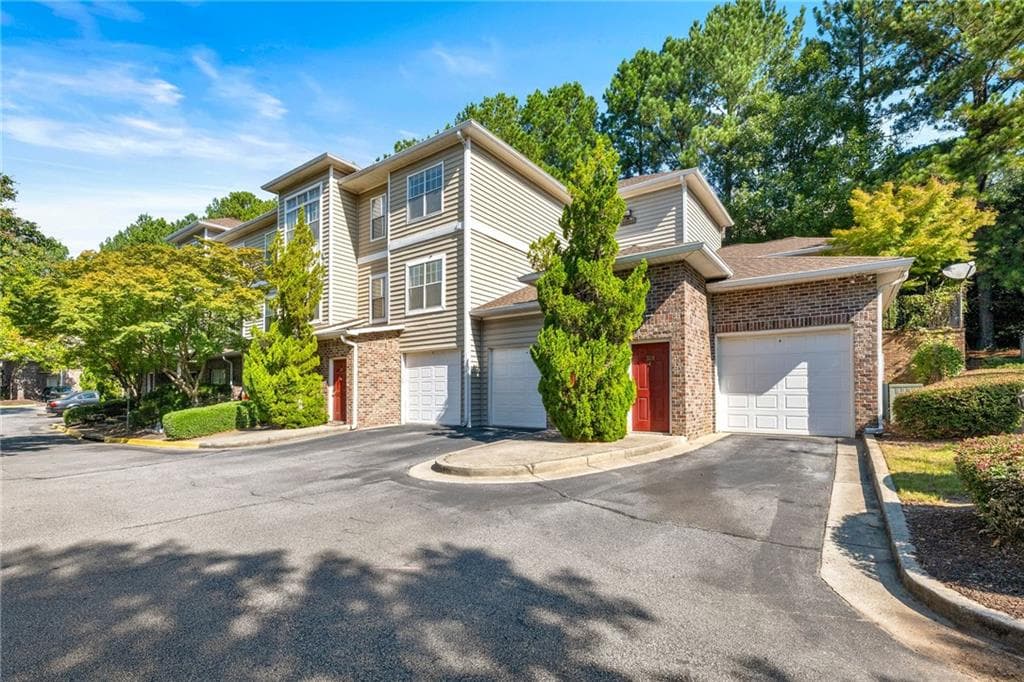 2 bedroom, 2 bathroom condominium sold at 2700 Pine Tree Road 3010, Atlanta, GA 30324