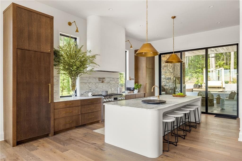 4 bedroom, 6 bathroom, 5,082 sq ft single family residence for sale at 1131 Lupo Loop, Chattahoochee Hills, GA 30268 — photo 2