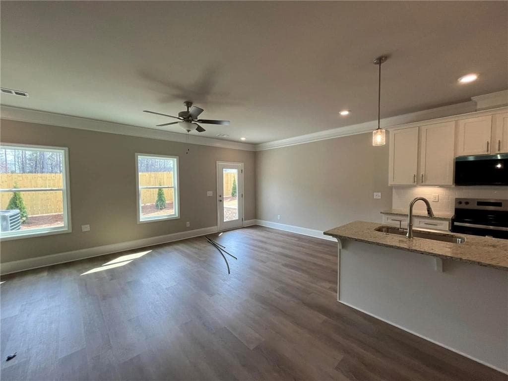3 bedroom, 3 bathroom, 1,969 sq ft townhouse for sale at 21 Creekside Commons Drive, Hoschton, GA 30548 — photo 6