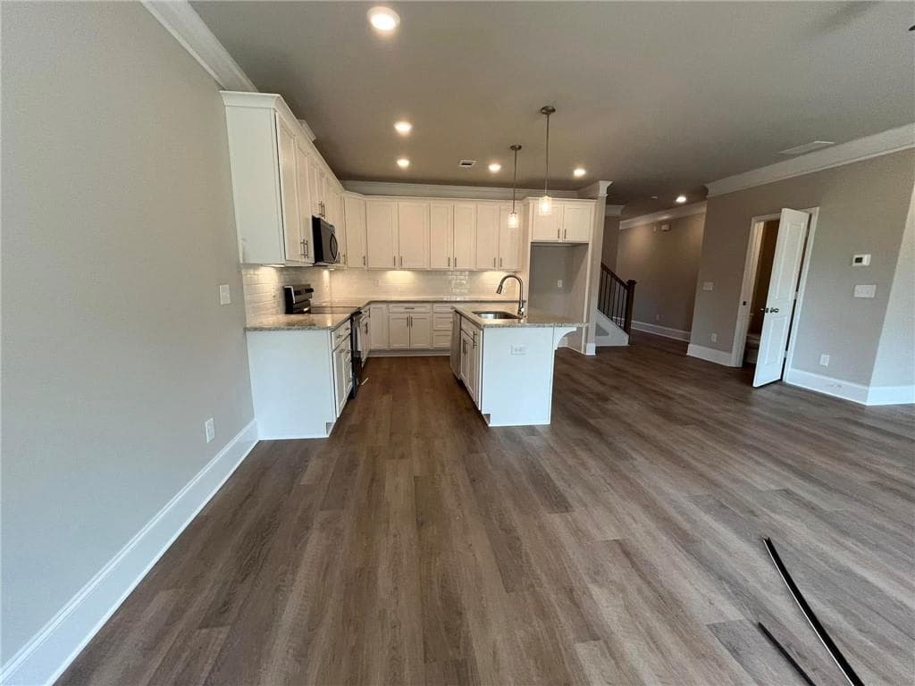 3 bedroom, 3 bathroom, 1,969 sq ft townhouse for sale at 21 Creekside Commons Drive, Hoschton, GA 30548 — photo 7