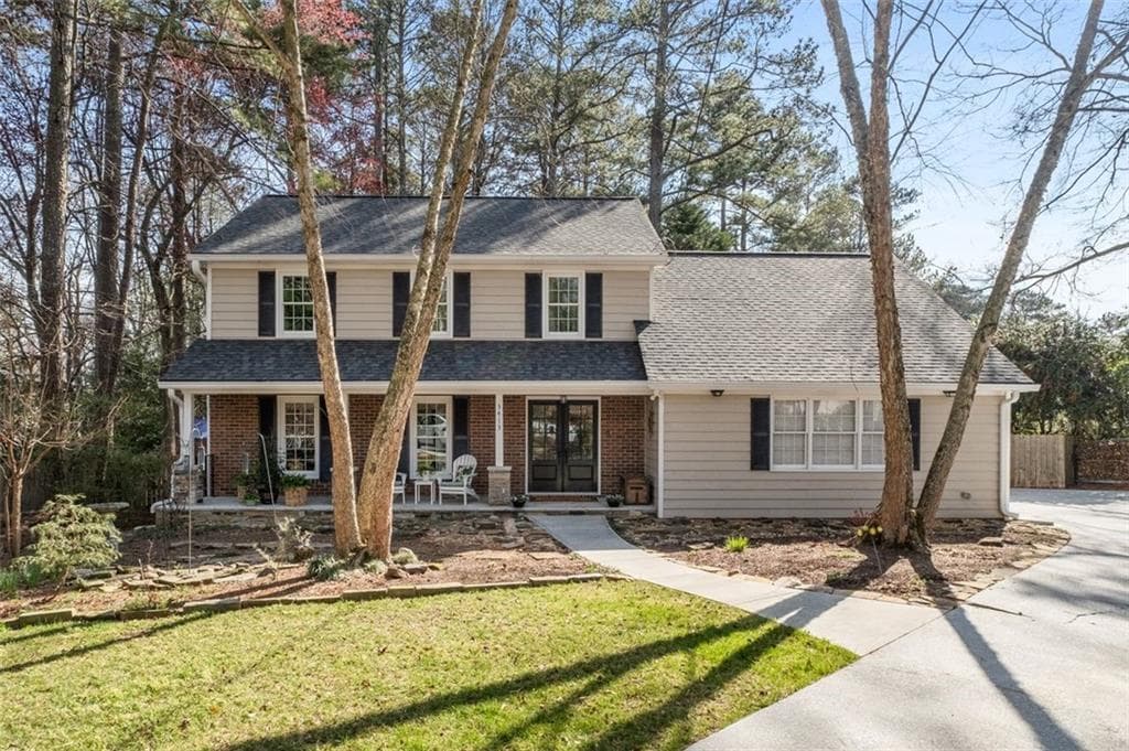 4 bedroom, 3 bathroom single family residence sold at 3413 Dunwoody Club Drive, Atlanta, GA 30350