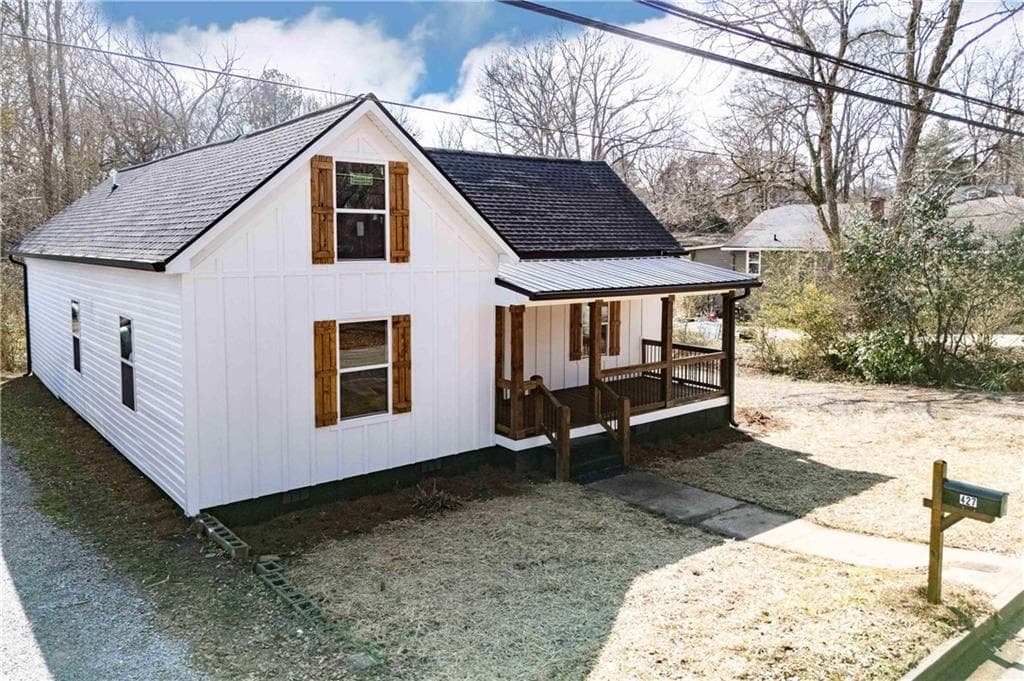 3 bedroom, 2 bathroom single family residence sold at 427 West Avenue, Carrollton, GA 30117