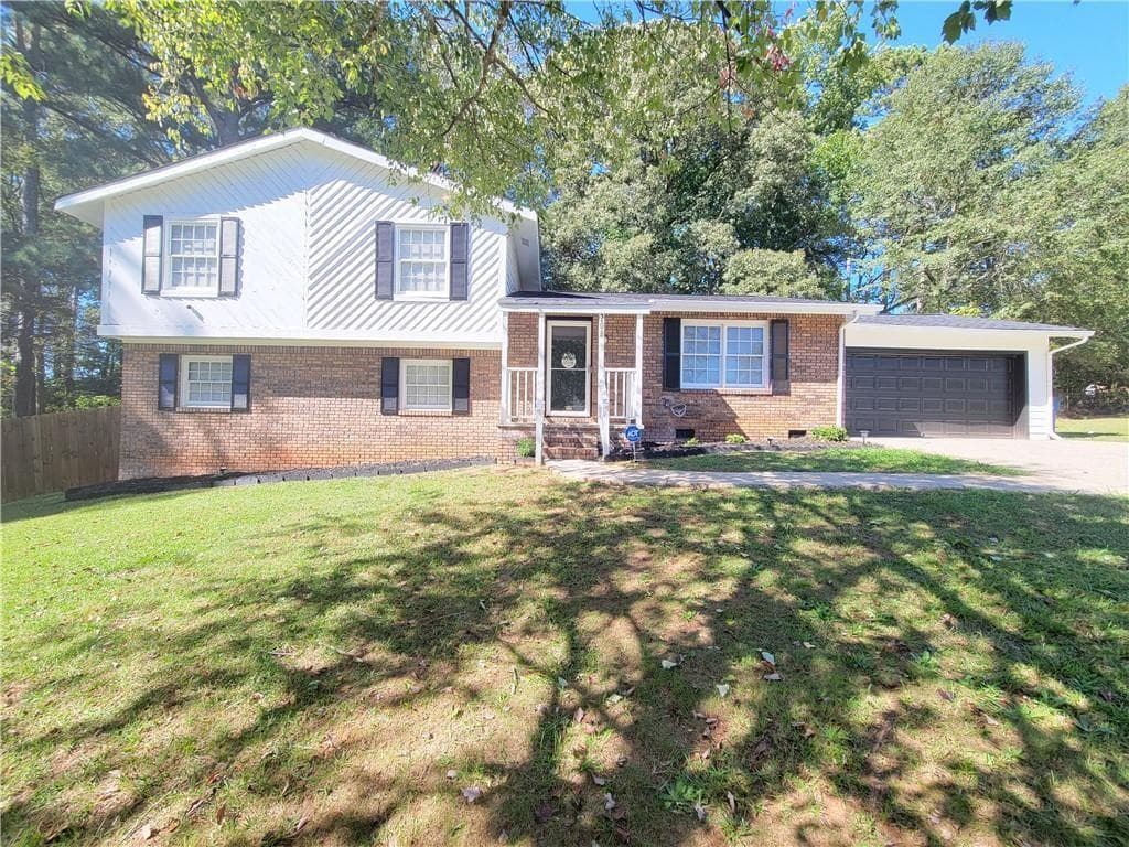 4 bedroom, 3 bathroom single family residence sold at 208 Willows Court, Riverdale, GA 30274