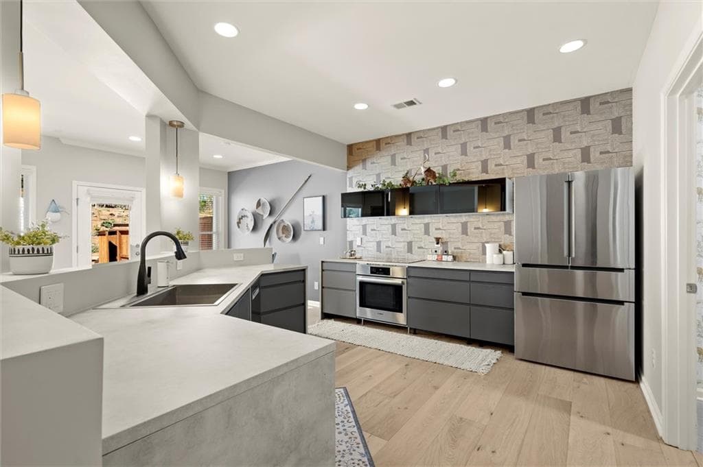 3 bedroom, 3 bathroom townhouse sold at 1520 Winshire Cove, Alpharetta, GA 30004