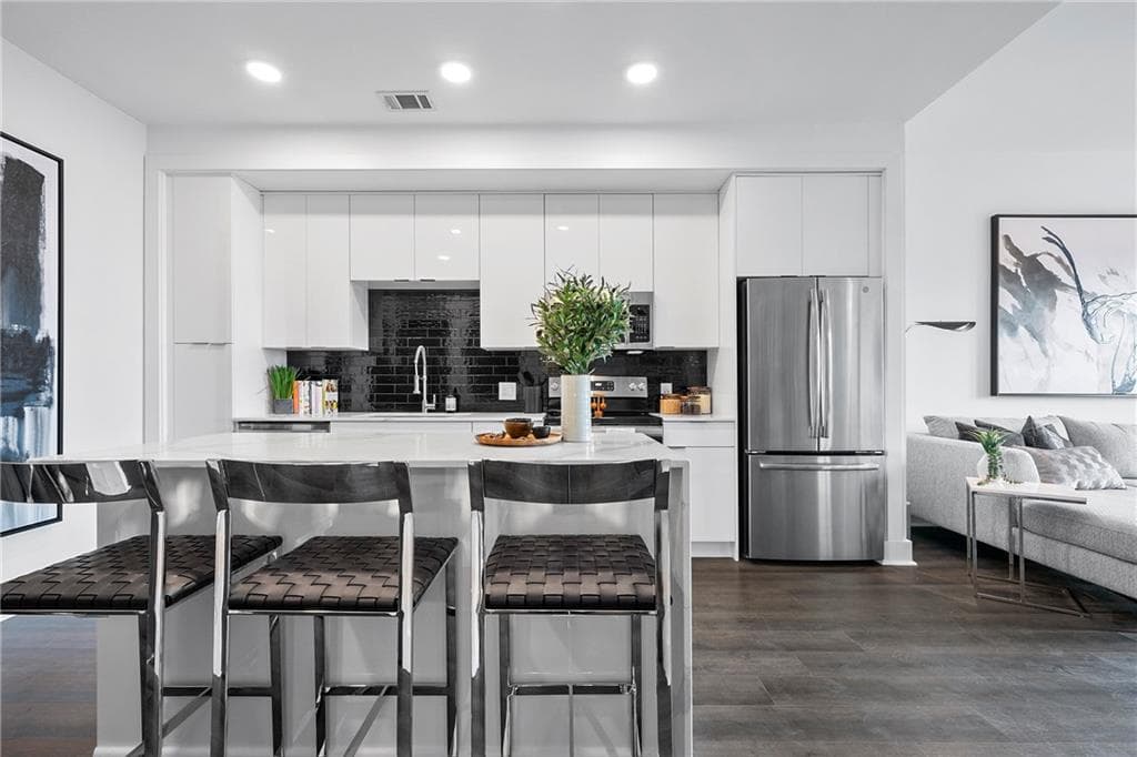 2 bedroom, 2 bathroom, 1,015 sq ft apartment for rent at 1777 Peachtree Street 519, Atlanta, GA 30309 for $2,369 a month — photo 3