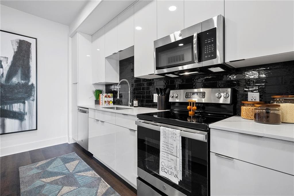 2 bedroom, 2 bathroom, 1,015 sq ft apartment for rent at 1777 Peachtree Street 519, Atlanta, GA 30309 for $2,369 a month — photo 2