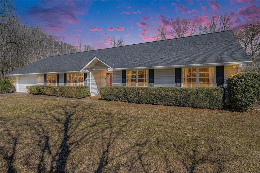 3 bedroom, 3 bathroom single family residence sold at 895 Lawshe Road, Senoia, GA 30276