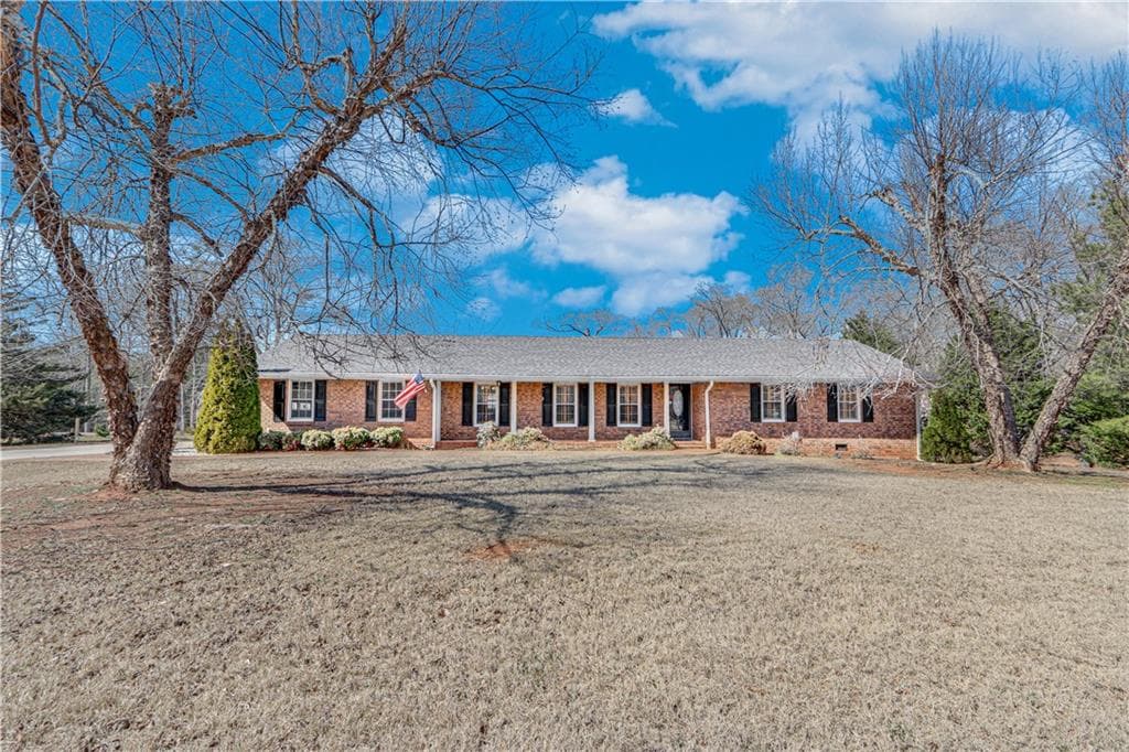 3 bedroom, 2 bathroom single family residence sold at 222 Meadow Wood Lane, Monroe, GA 30656