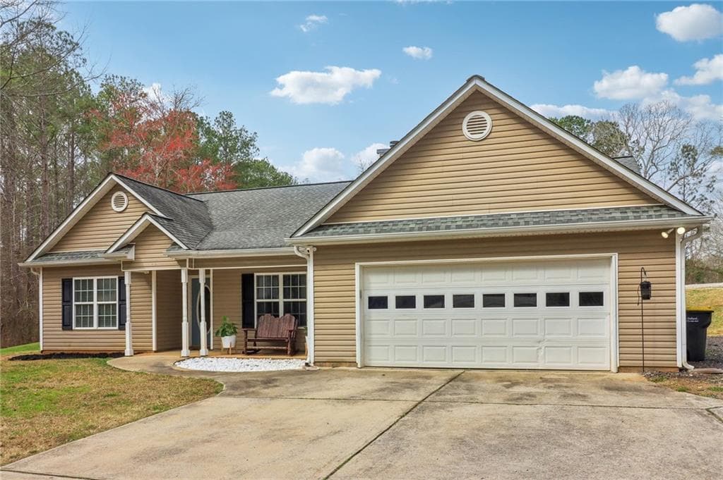 3 bedroom, 2 bathroom single family residence sold at 4580 Roscoe Road, Newnan, GA 30263