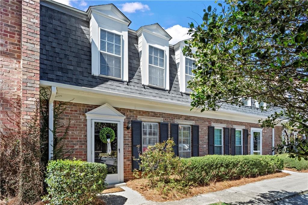 2 bedroom, 3 bathroom townhouse sold at 9 Market Square Place, Atlanta, GA 30318