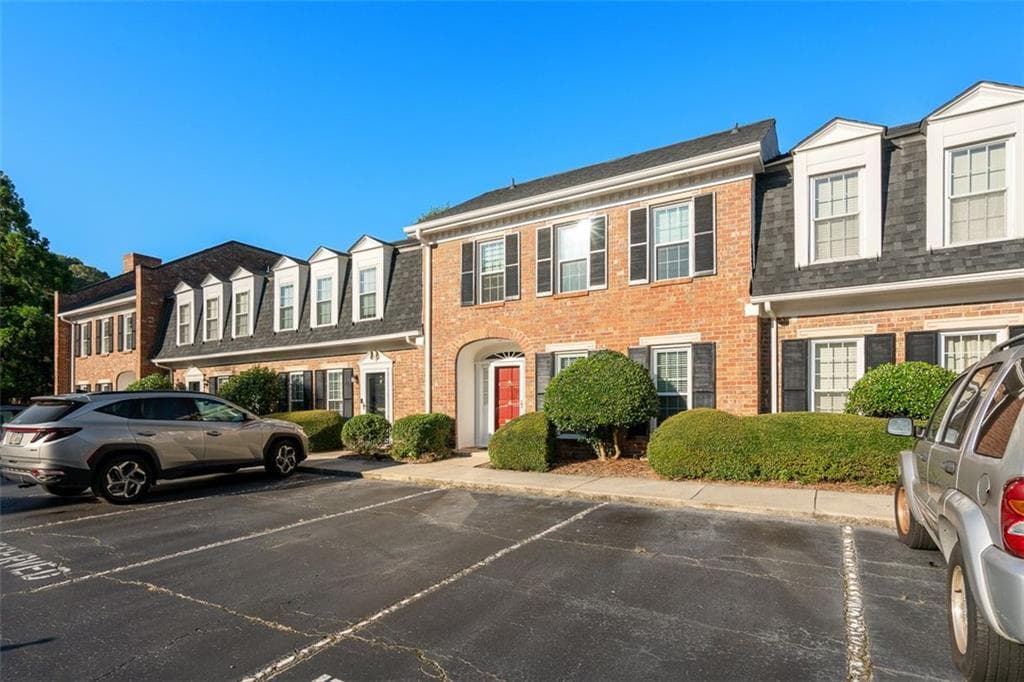 3 bedroom, 3 bathroom condominium sold at 4 KINGS TAVERN, Atlanta, GA 30318