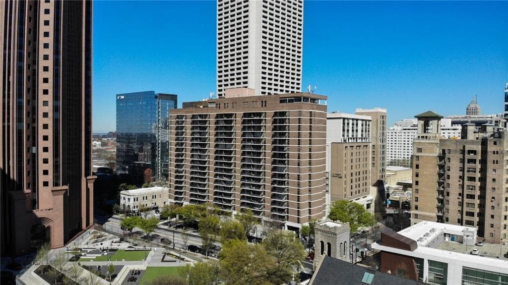 2 bedroom, 1 bathroom condominium sold at 620 Peachtree Street 1806, Atlanta, GA 30308