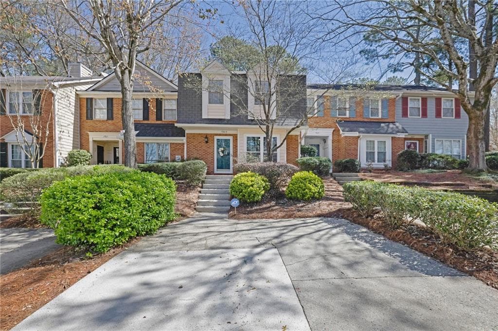 2 bedroom, 3 bathroom townhouse sold at 1923 Ivy Glen Drive, Smyrna, GA 30082