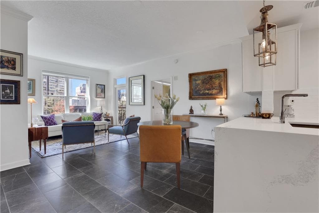 2 bedroom, 2 bathroom condominium sold at 1101 Juniper Street 519, Atlanta, GA 30309