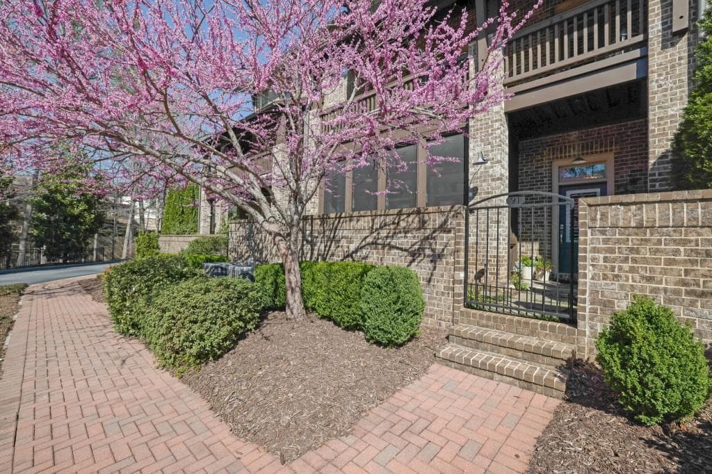 3 bedroom, 4 bathroom townhouse sold at 91 Webb Street, Roswell, GA 30075