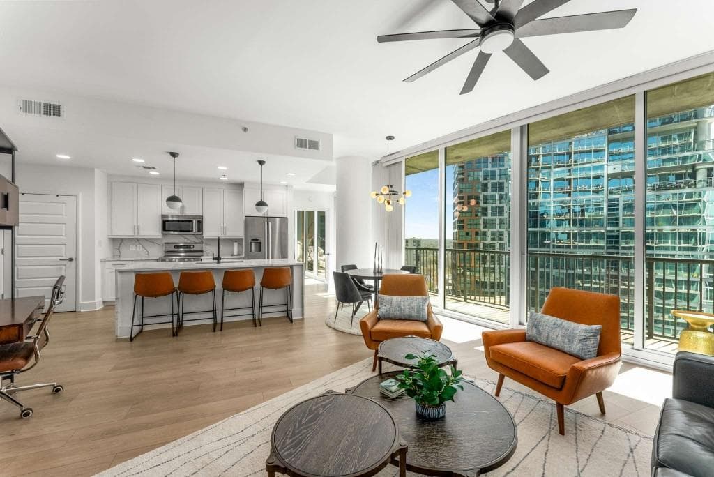 2 bedroom, 2 bathroom, 1,398 sq ft condominium sold at 1080 Peachtree Street 1909, Atlanta, GA 30309