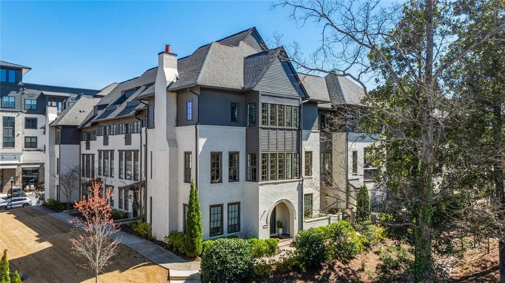 3 bedroom, 4 bathroom townhouse sold at 6616 Aria Village Drive, Atlanta, GA 30328