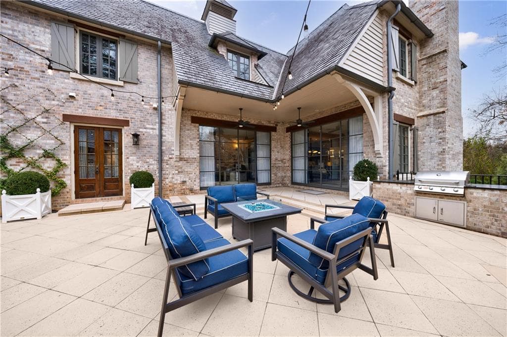 5 bedroom, 7 bathroom single family residence sold at 225 Dovecrest Drive, Atlanta, GA 30305