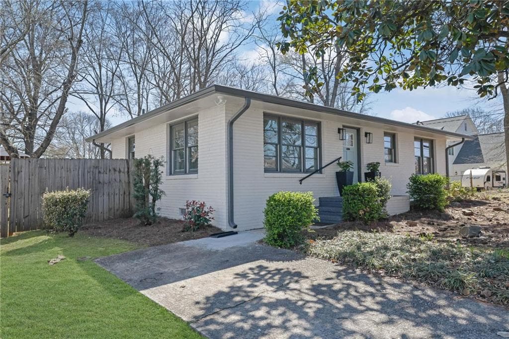 3 bedroom, 2 bathroom single family residence sold at 965 Carr Street, Atlanta, GA 30318