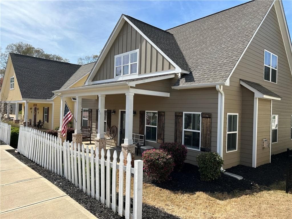 3 bedroom, 3 bathroom single family residence sold at 207 Tan Yard Road, Social Circle, GA 30025