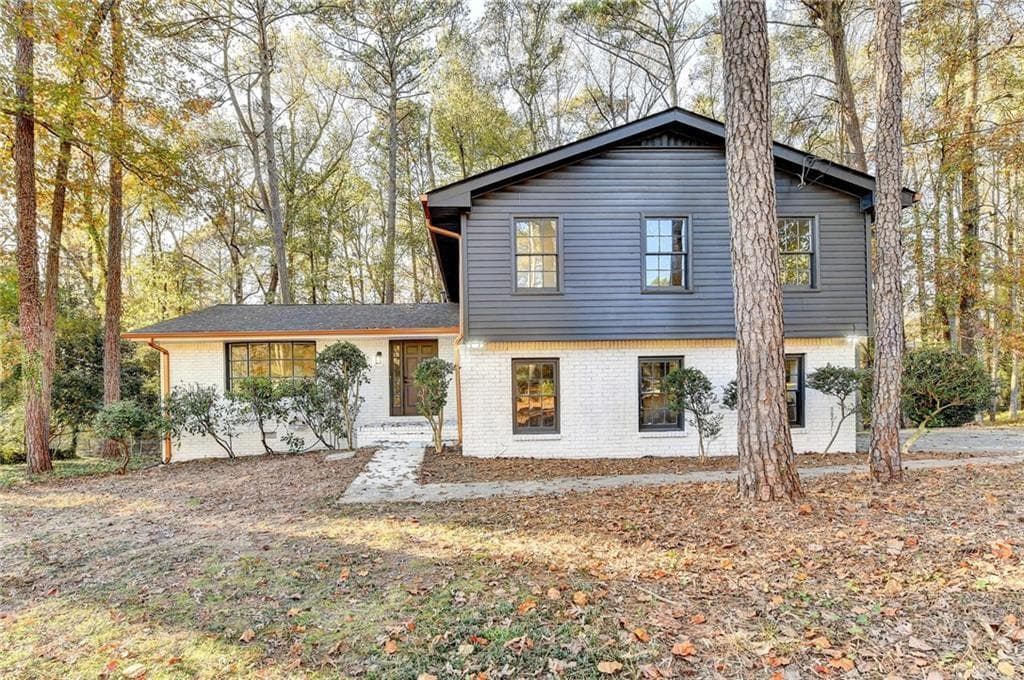 4 bedroom, 4 bathroom single family residence sold at 2887 Hickory Lane, Snellville, GA 30078