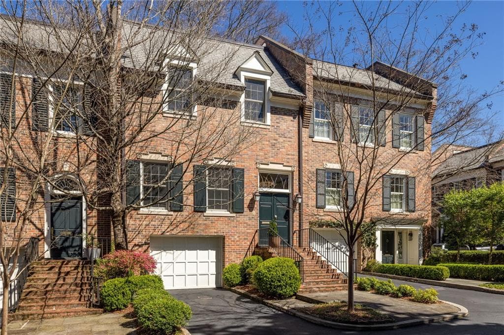 3 bedroom, 4 bathroom townhouse sold at 238 15th Street 18, Atlanta, GA 30309