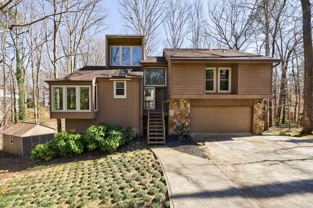 5 bedroom, 4 bathroom single family residence sold at 2664 Stonebrook Court, Roswell, GA 30075