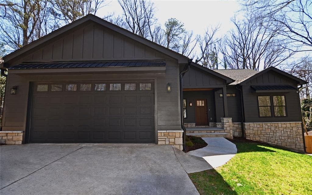 5 bedroom, 4 bathroom single family residence sold at 2078 Lyle Avenue, College Park, GA 30337