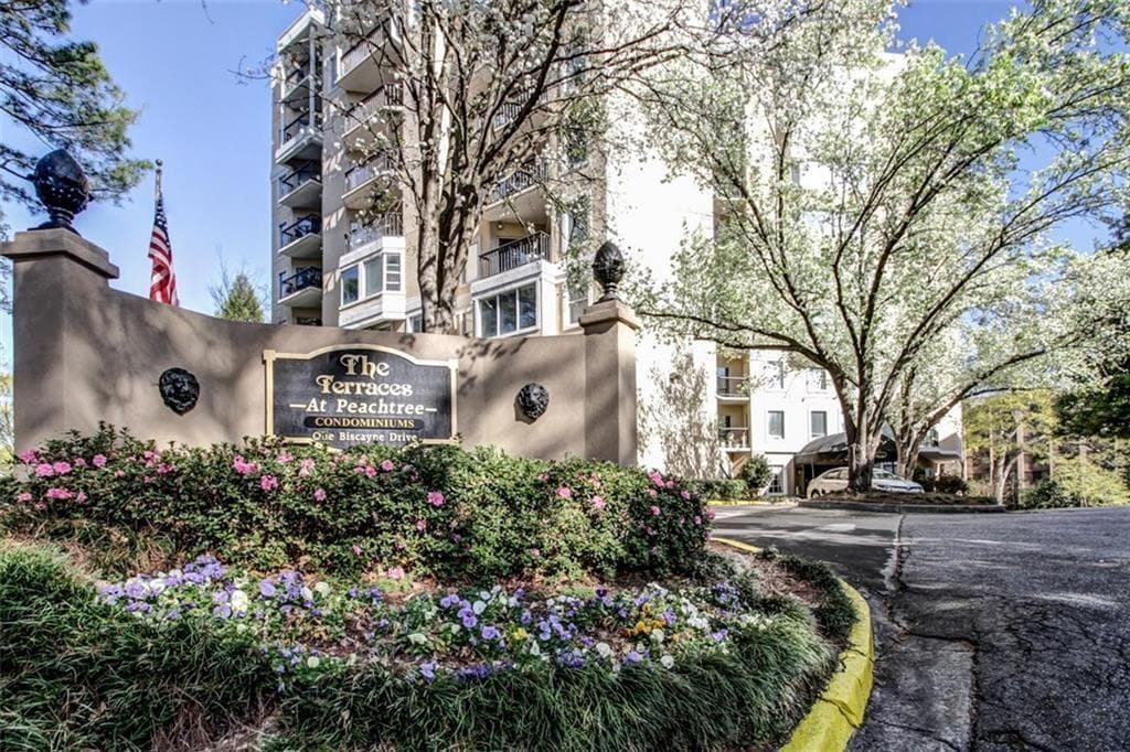 1 bedroom, 1 bathroom condominium sold at 1 Biscayne Drive 702, Atlanta, GA 30309