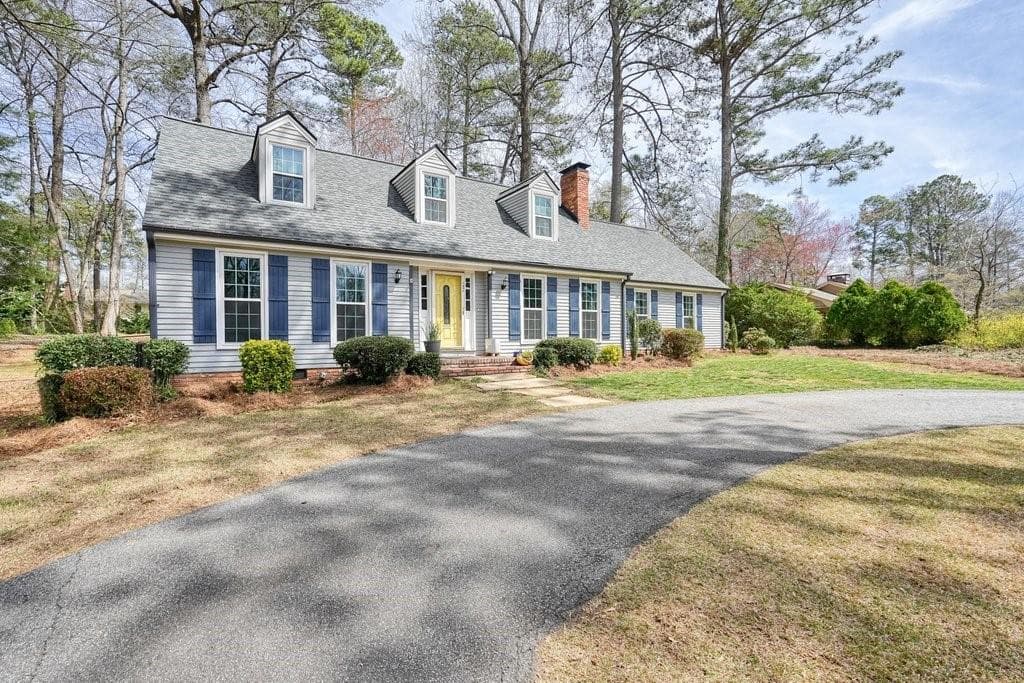 3 bedroom, 2 bathroom single family residence sold at 1495 Longwood Drive, Marietta, GA 30008