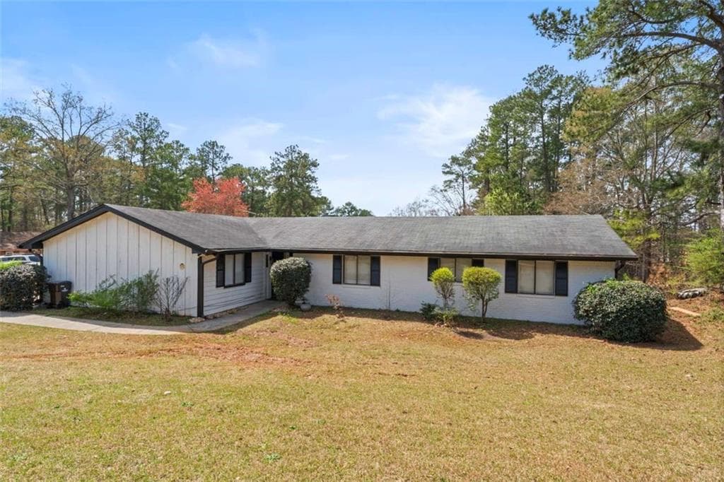 duplex sold at 8223 & 8225 Glenwoods Drive, Riverdale, GA 30274