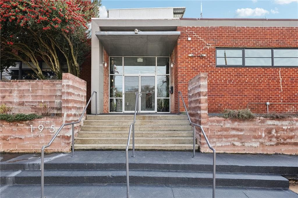 1 bedroom, 2 bathroom condominium sold at 195 Arizona Avenue 131, Atlanta, GA 30307