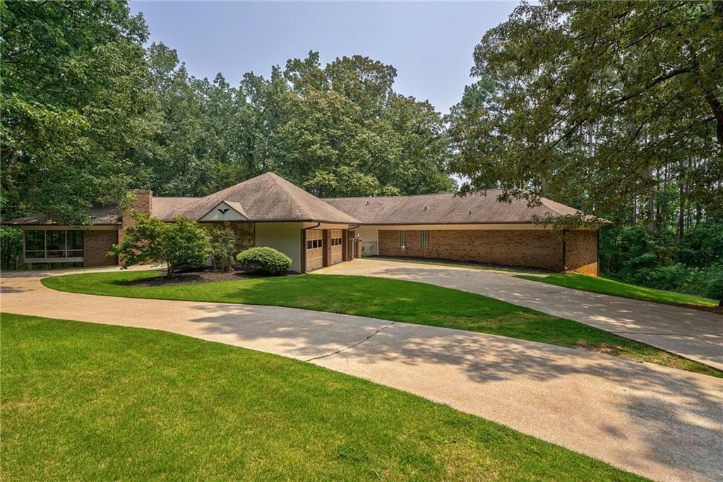 4 bedroom, 4 bathroom single family residence sold at 2535 North Hightower Trail, Conyers, GA 30012