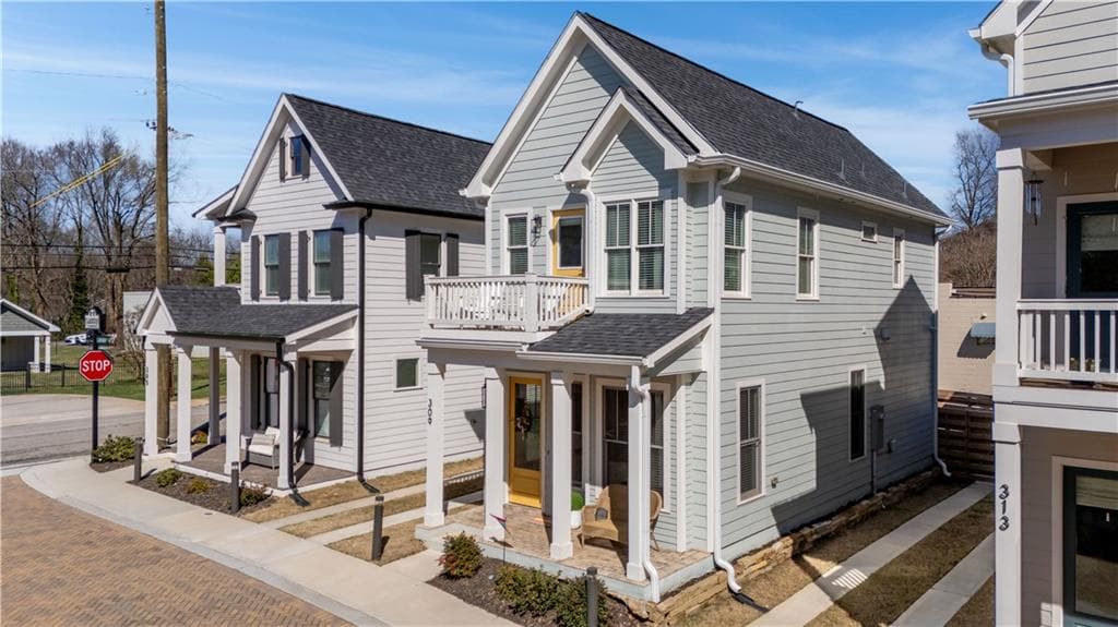 2 bedroom, 3 bathroom single family residence sold at 309 Clarendon Court, Gainesville, GA 30501